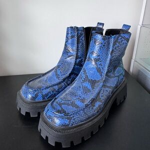 Like New ASOS Blue Snake Print Ankle Boots